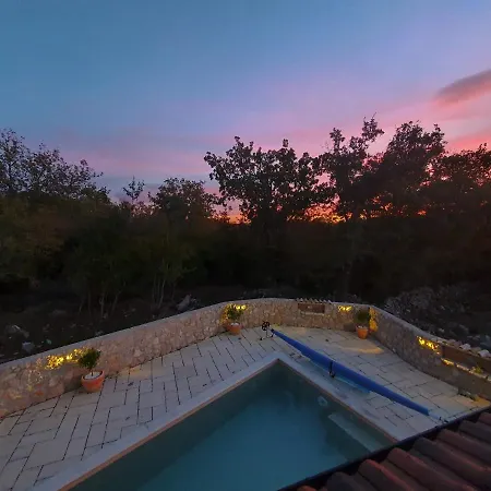 Villa Alara - Charming With Heated Swimming Pool *