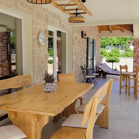 Villa Alara - Charming With Heated Swimming Pool *