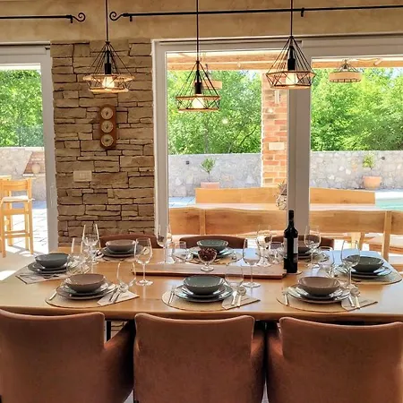 Villa Alara - Charming With Heated Swimming Pool