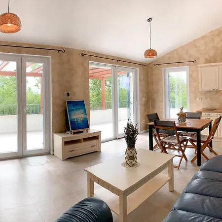 Alara - Charming With Heated Swimming Pool *