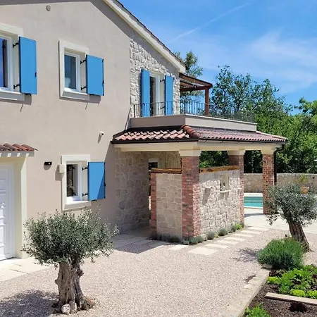 Alara - Charming With Heated Swimming Pool Milohnici