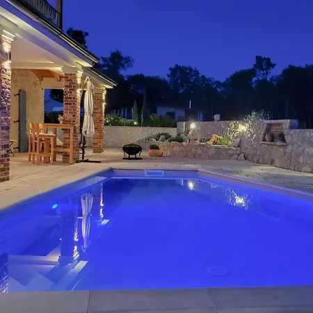 Alara - Charming With Heated Swimming Pool Villa *