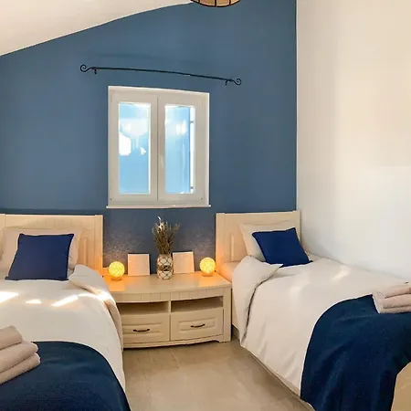 Alara - Charming With Heated Swimming Pool *