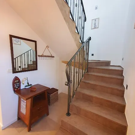 Villa Alara - Charming With Heated Swimming Pool Milohnici