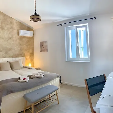 Villa Alara - Charming With Heated Swimming Pool