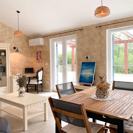 Alara - Charming With Heated Swimming Pool *