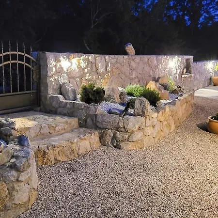 Alara - Charming With Heated Swimming Pool * Milohnici